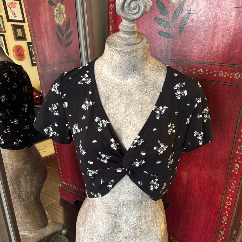 Floral knotted crop top